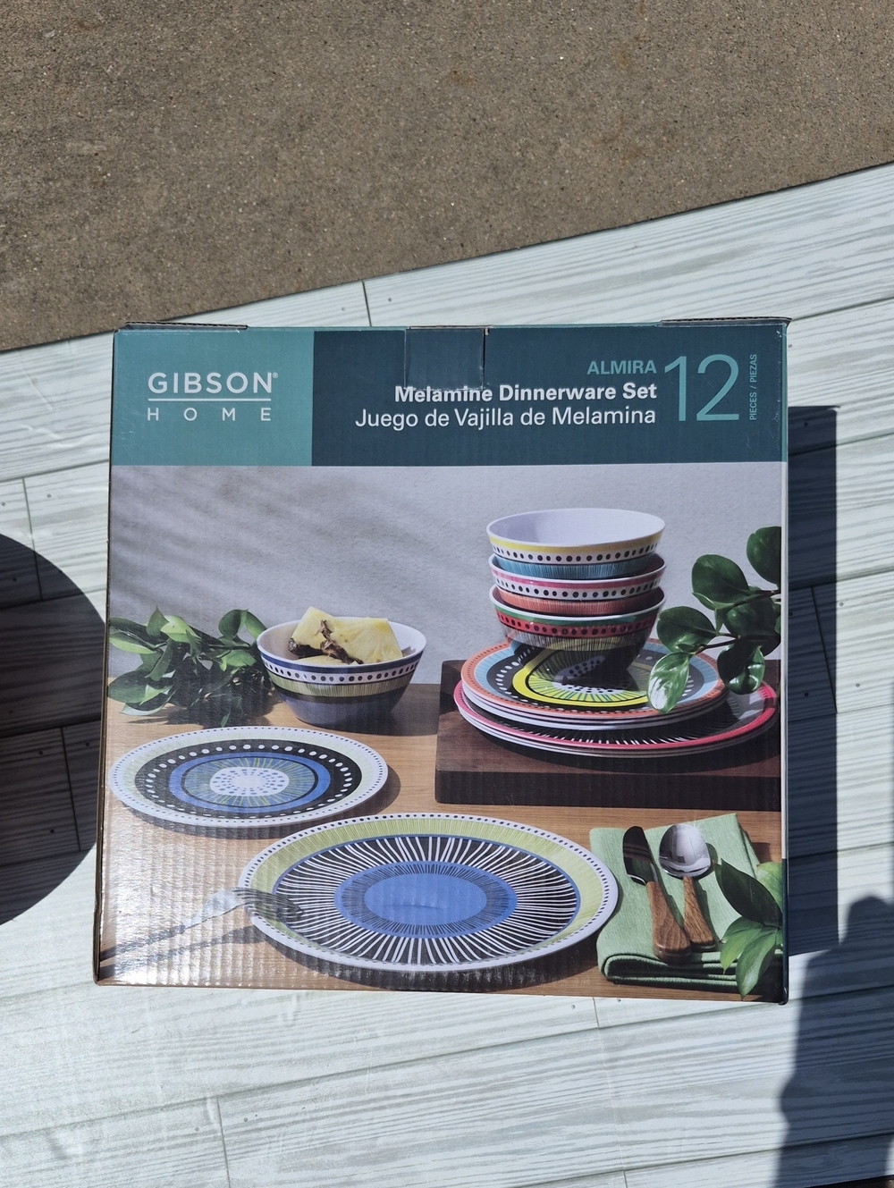 NWOT Gibson  HOME 12-Piece Melamine Dinnerware Set